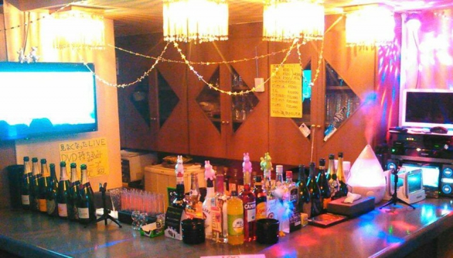 平塚 カラオケバー Hachihachi88