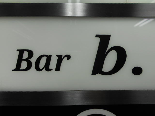 bar b.