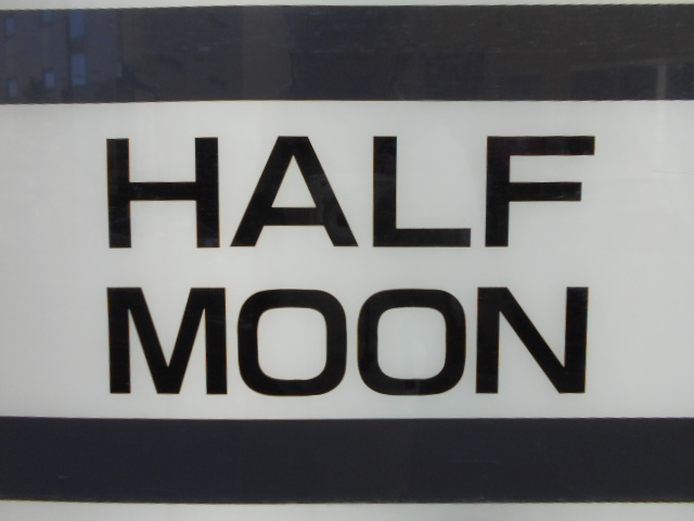  ハーフムーン HALFMOON
