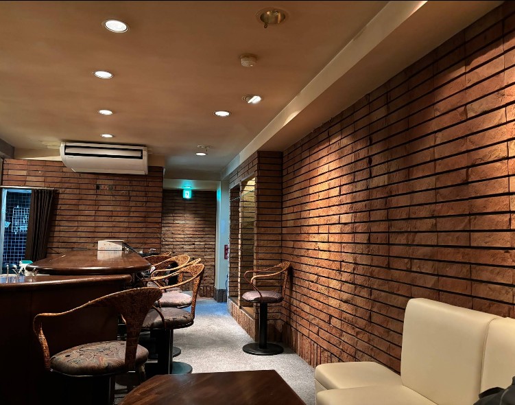 静岡 スナック Kakurega  (カクレガ 隠れ家)